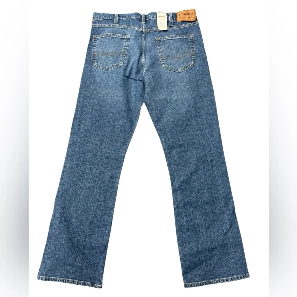 Men’s Signature Levi Strauss bootcut denim jeans NWT Size 34 x 32